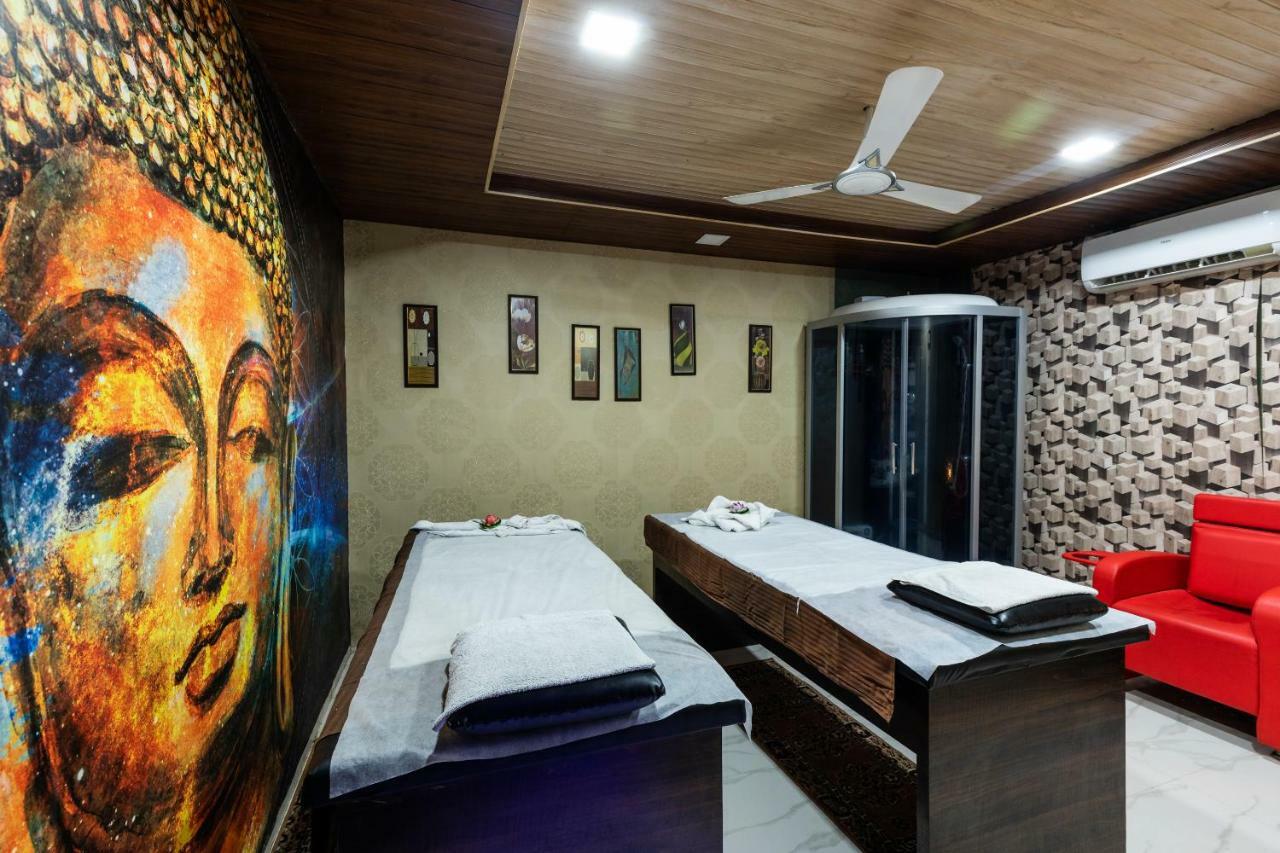 Oyo 42910 Hotel Rudra Palace Ratlām Extérieur photo