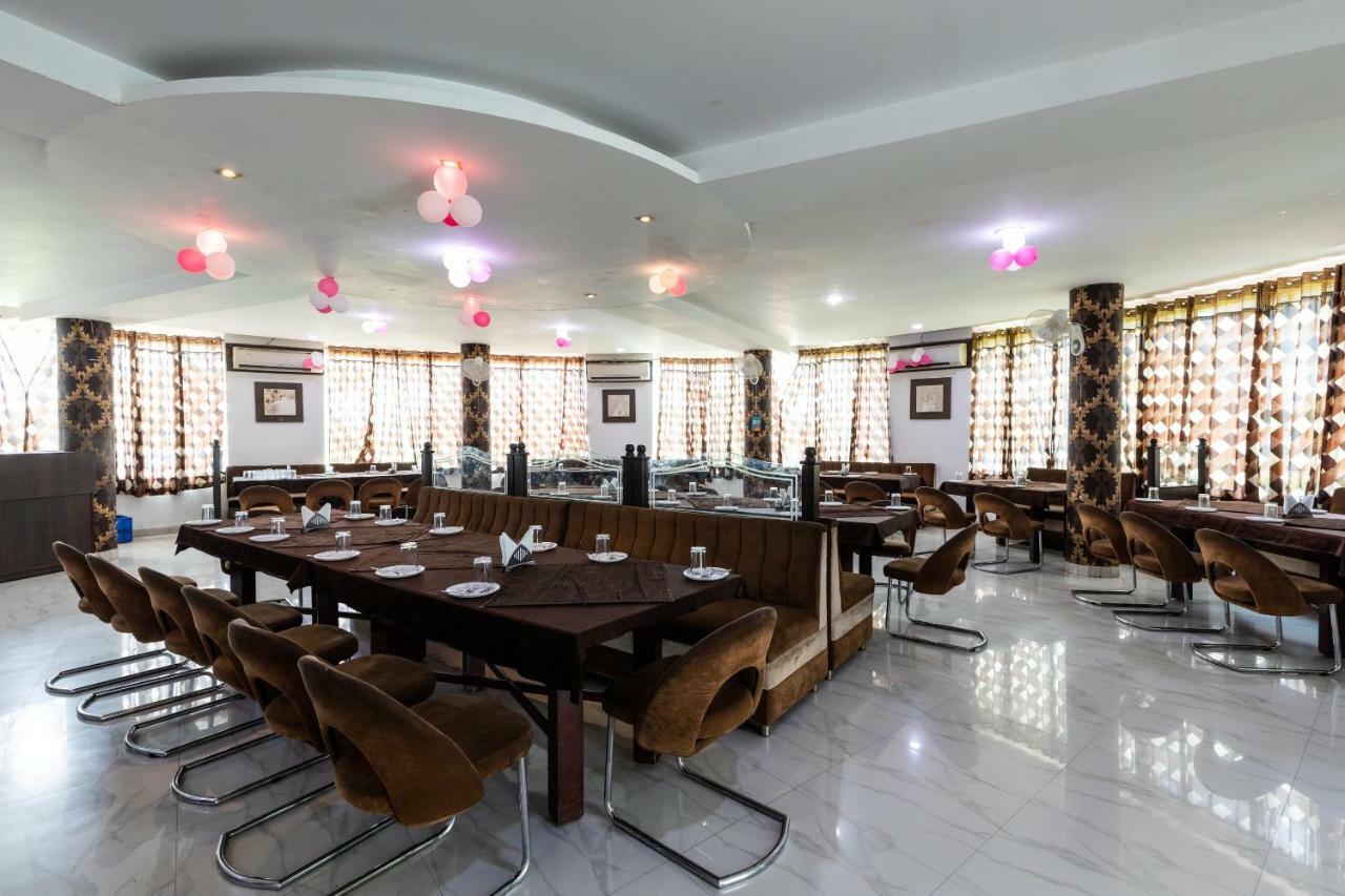 Oyo 42910 Hotel Rudra Palace Ratlām Extérieur photo