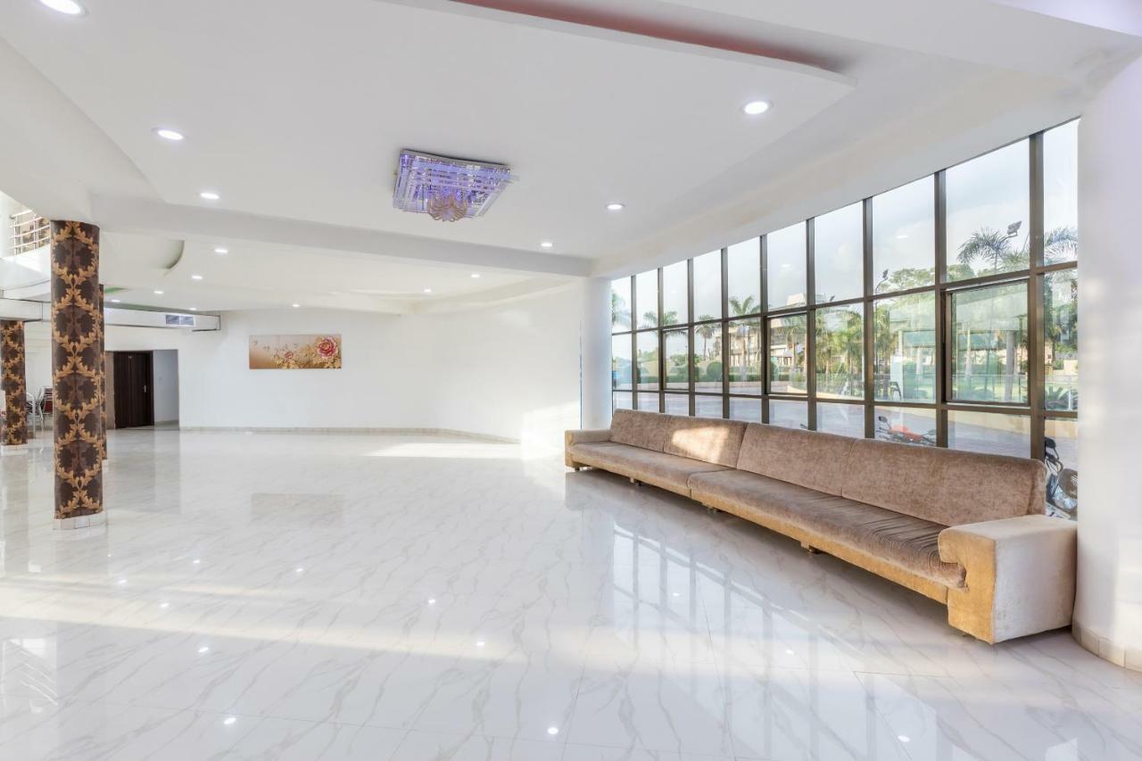 Oyo 42910 Hotel Rudra Palace Ratlām Extérieur photo