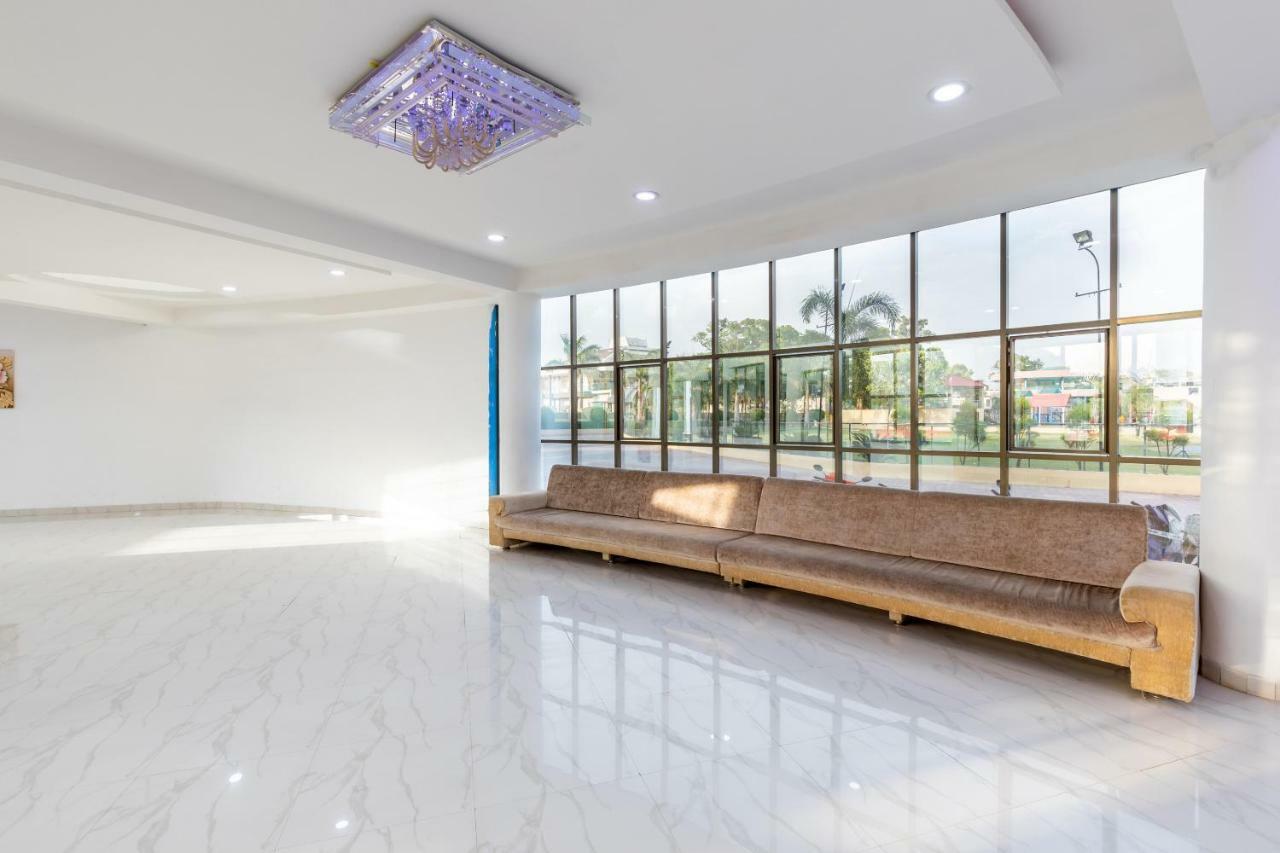 Oyo 42910 Hotel Rudra Palace Ratlām Extérieur photo