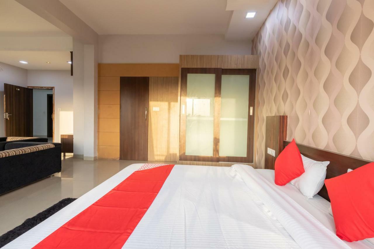 Oyo 42910 Hotel Rudra Palace Ratlām Extérieur photo
